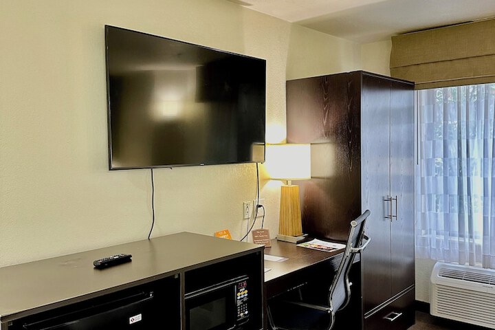 Room 17 of 34