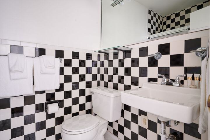 Room 35 of 62
