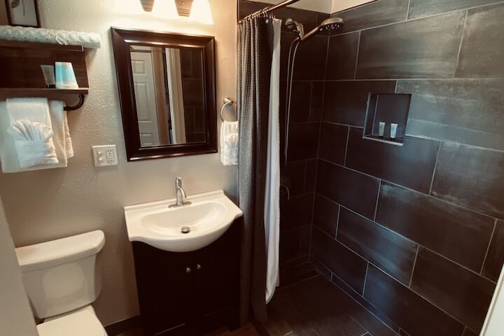 Room 9 of 16