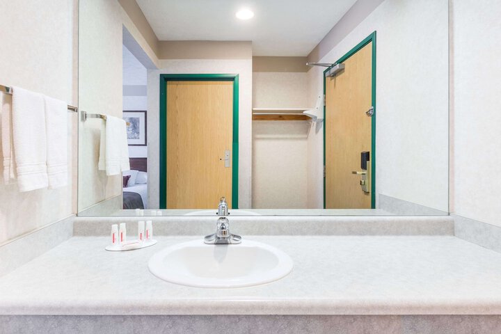 Room 15 of 28