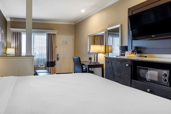 Room 9 of 38