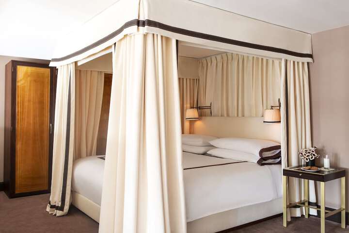 Room 32 of 45