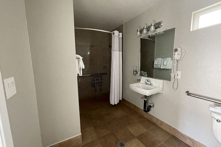 Room 31 of 34