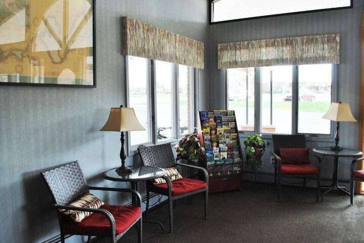 Fleetwood Inn & Suites