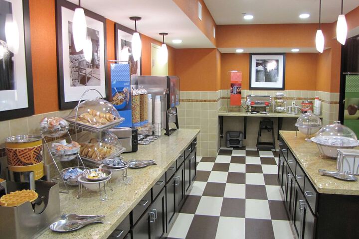 Hampton Inn & Suites Jamestown ND