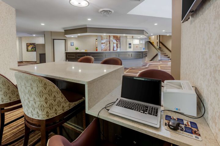 Business Center 96 of 97