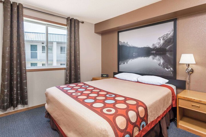 Super 8 by Wyndham Medicine Hat AB