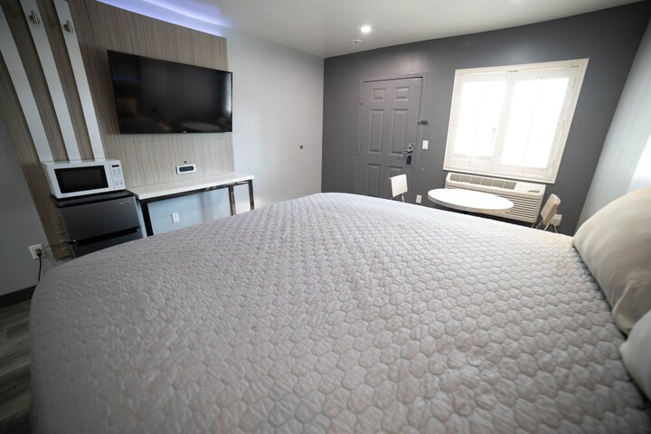 Room 8 of 22