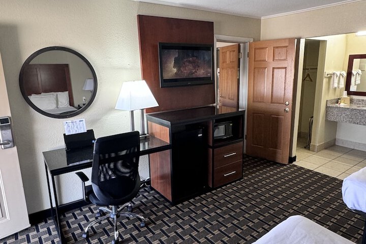 Room 11 of 23