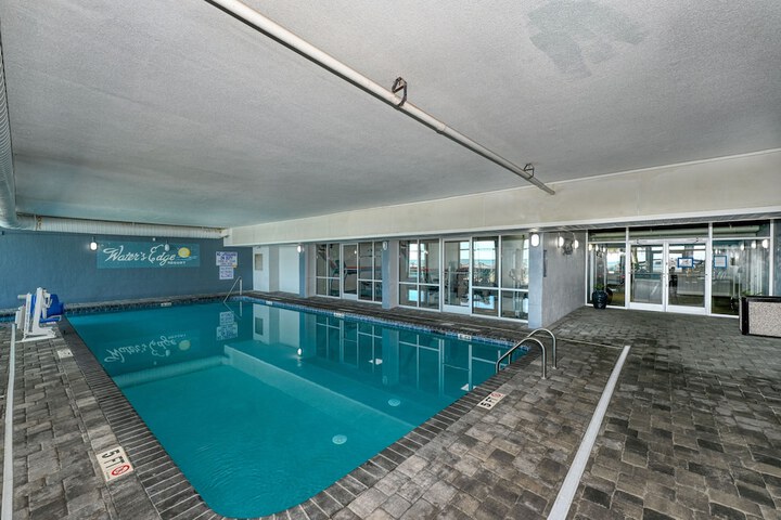 0406 Waters Edge Resort 1 Bedroom Condo by RedAwning