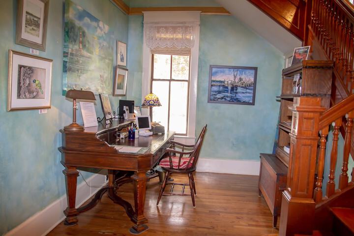 Oakland Manor House