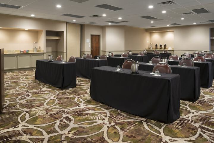 Holiday Inn Cincinnati-Riverfront by IHG