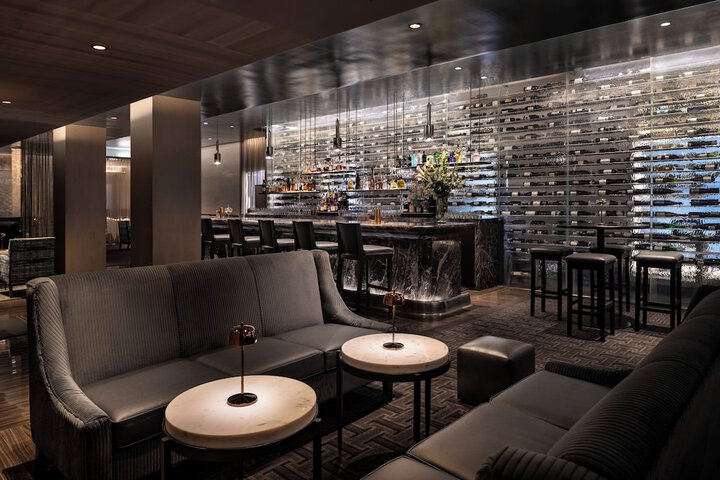 Lounge 54 of 69