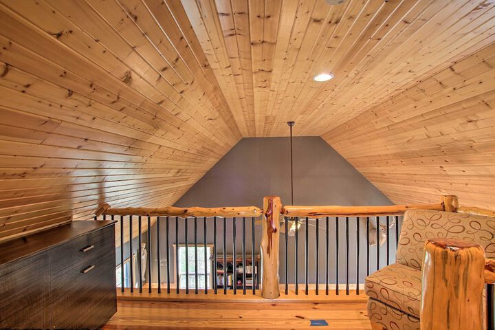 Close to Vineyards: Updated New Haven Retreat!
