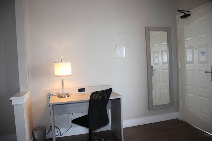 Room 21 of 33