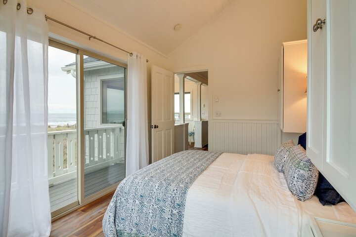 Scenic Bandon Vacation Rental w / Beach Access!