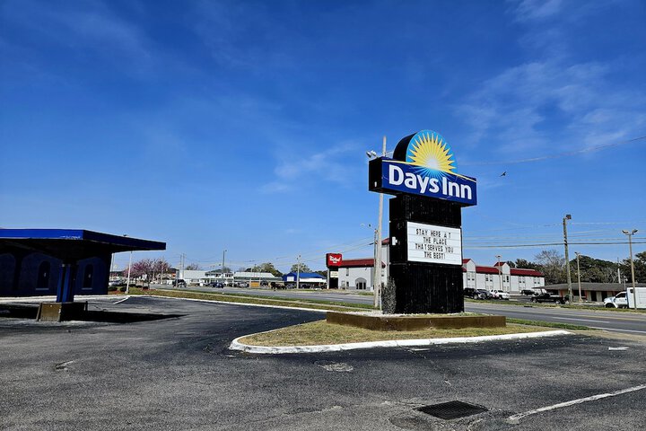 Days Inn by Wyndham Washington