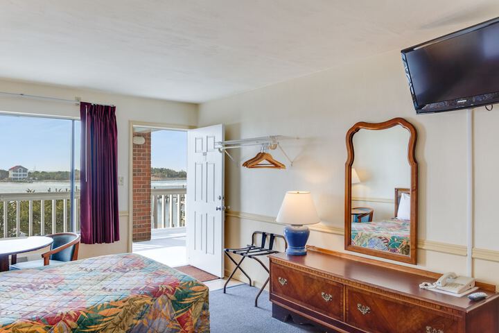Room 11 of 24