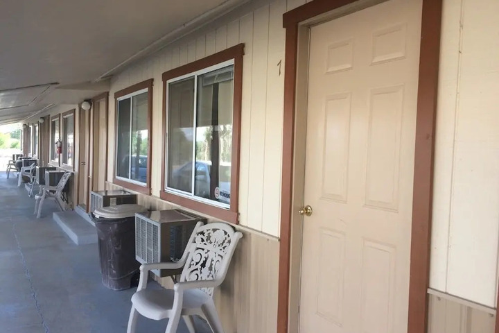 CRIMSON HILLS MOTEL