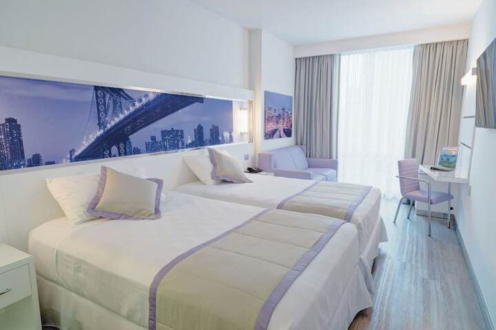 Room 42 of 108