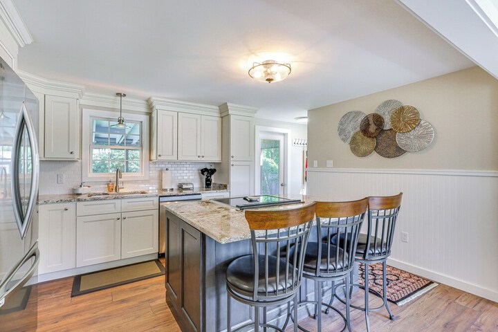 Old Saybrook Home w / Screened Porch & Ocean View!