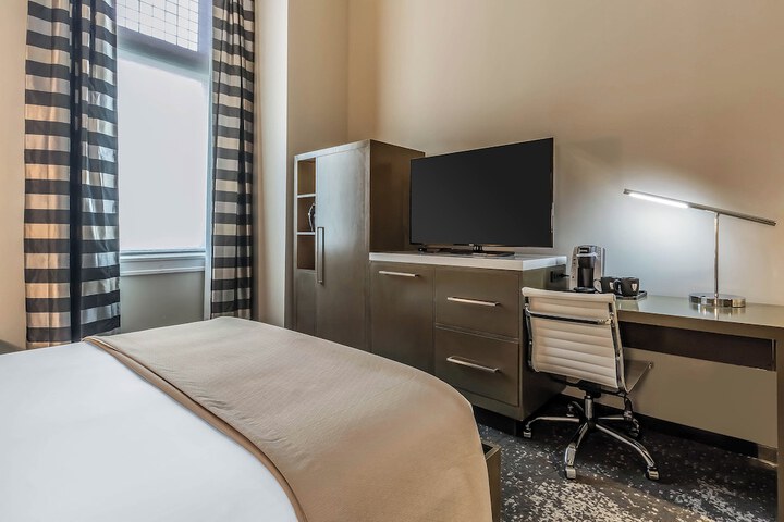 Hu. Hotel