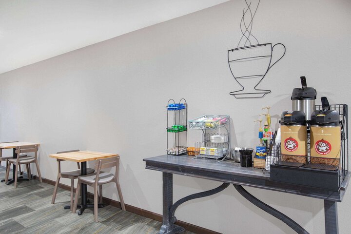 AmericInn by Wyndham Pella