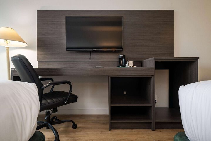 Room 32 of 42