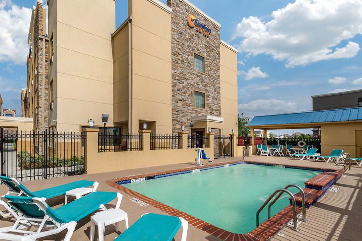Pool 4 of 30