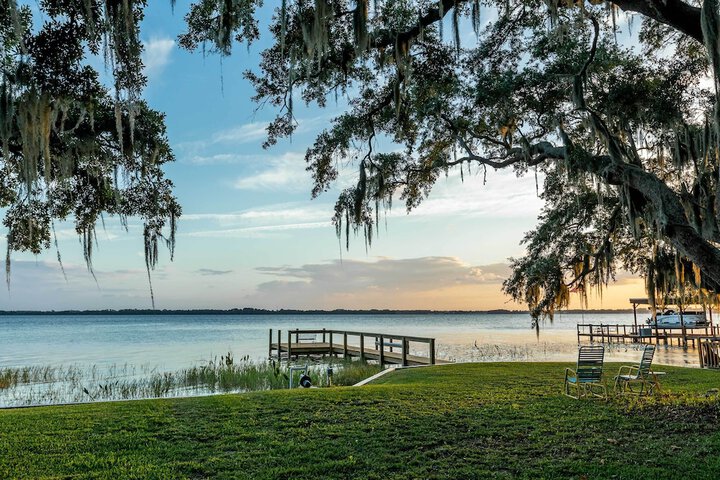Luxe Waterfront Oasis w / Dock - Direct Lake Access