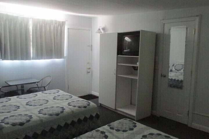 Room 8 of 10