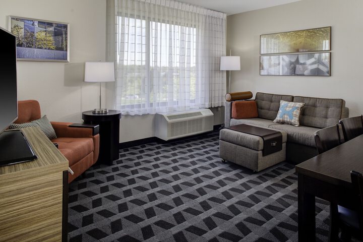 Room 8 of 24