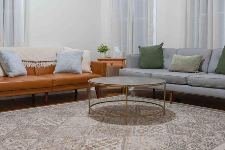 Cozy 2BR-Walk to Tufts & Green Line Near Boston!