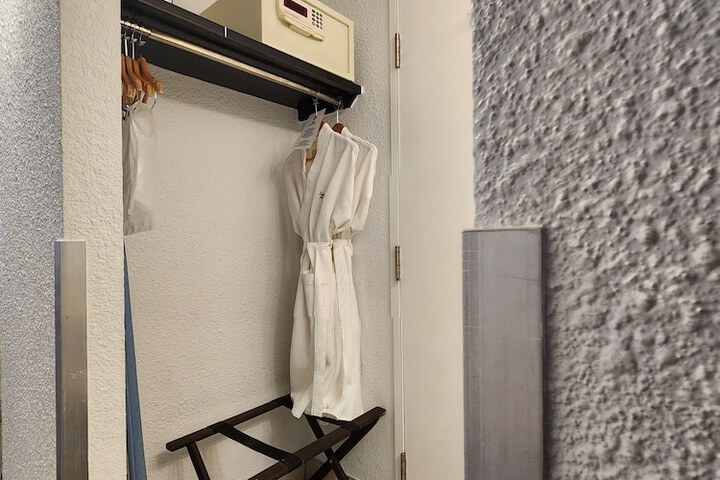 Room 41 of 127