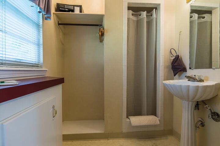 Room 32 of 111