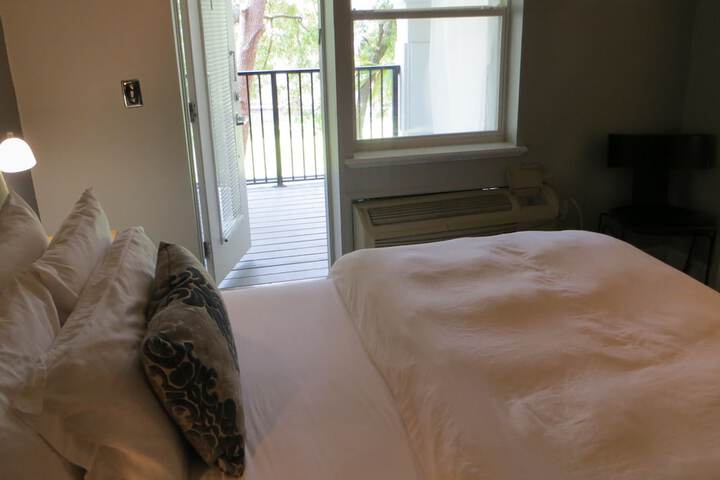 Room 18 of 32