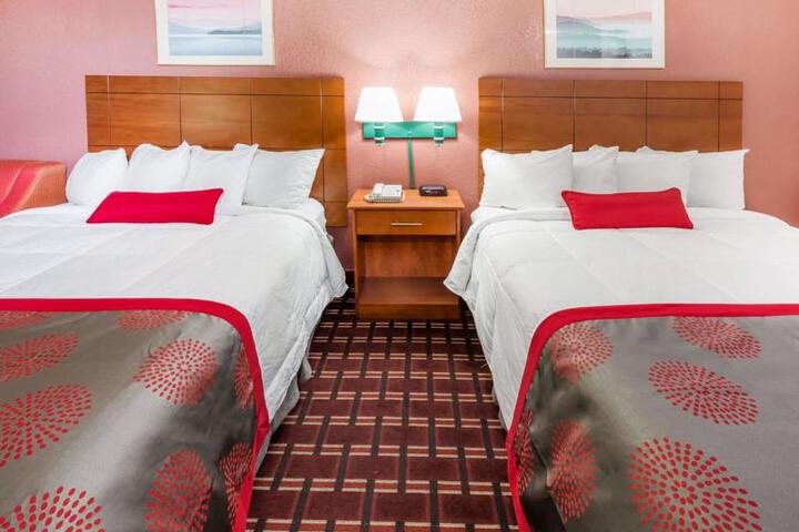 RAMADA BY WYNDHAM MEDFORD HOTEL AND CONF
