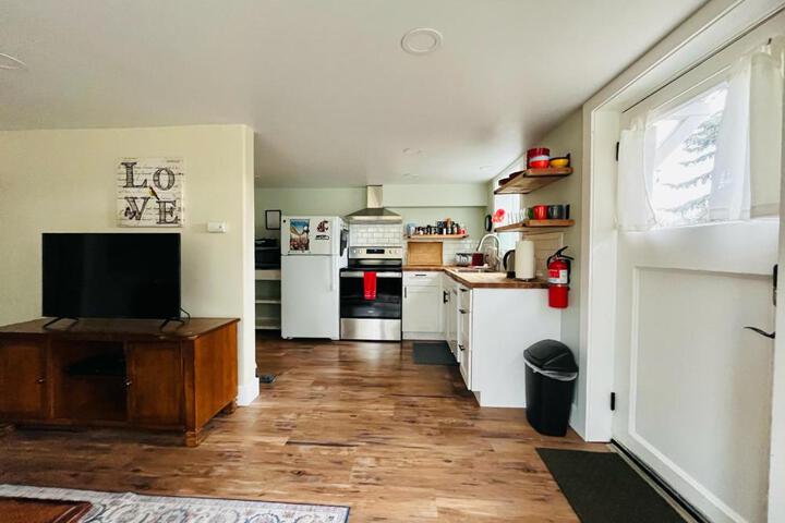 State Street Cottage Suite 1