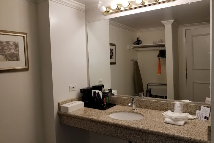 Room 43 of 71