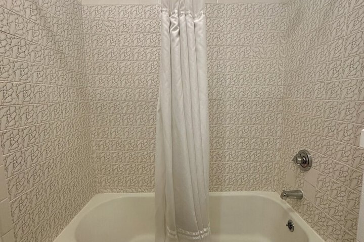 Room 28 of 85