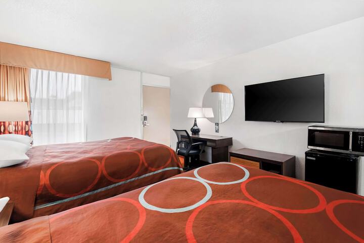Room 11 of 33