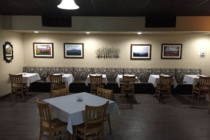 Dining 43 of 52