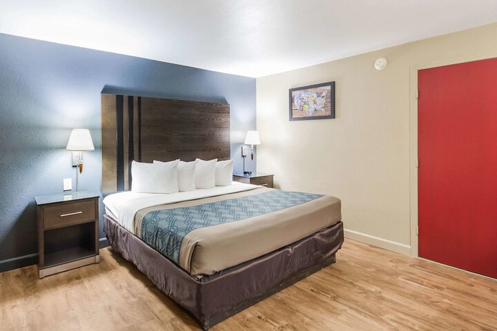 Room 22 of 64