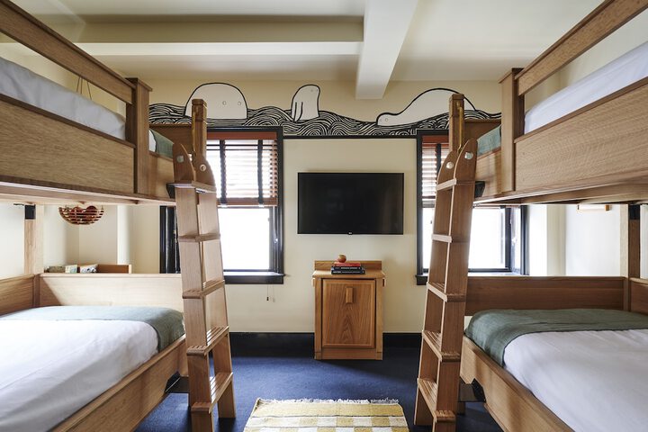 Room 25 of 102