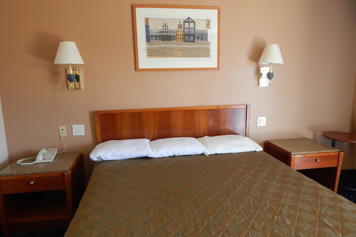 Room 21 of 34