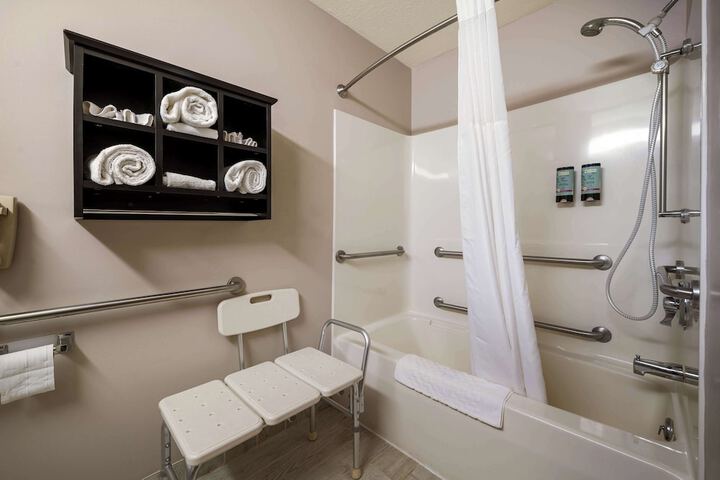 Room 10 of 40