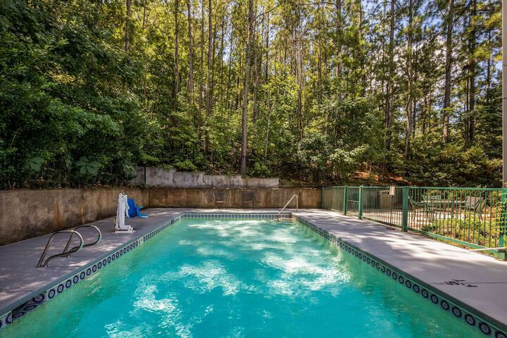 Pool 4 of 35