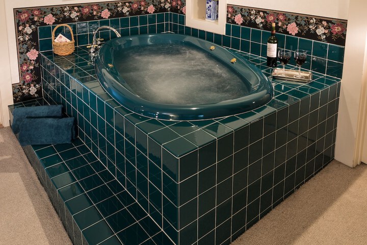Hot Tub 44 of 49