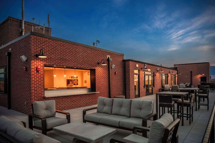 Lounge 63 of 70