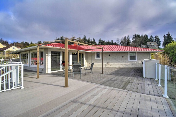 Breathtaking Port Ludlow Home w / Deck & Yard